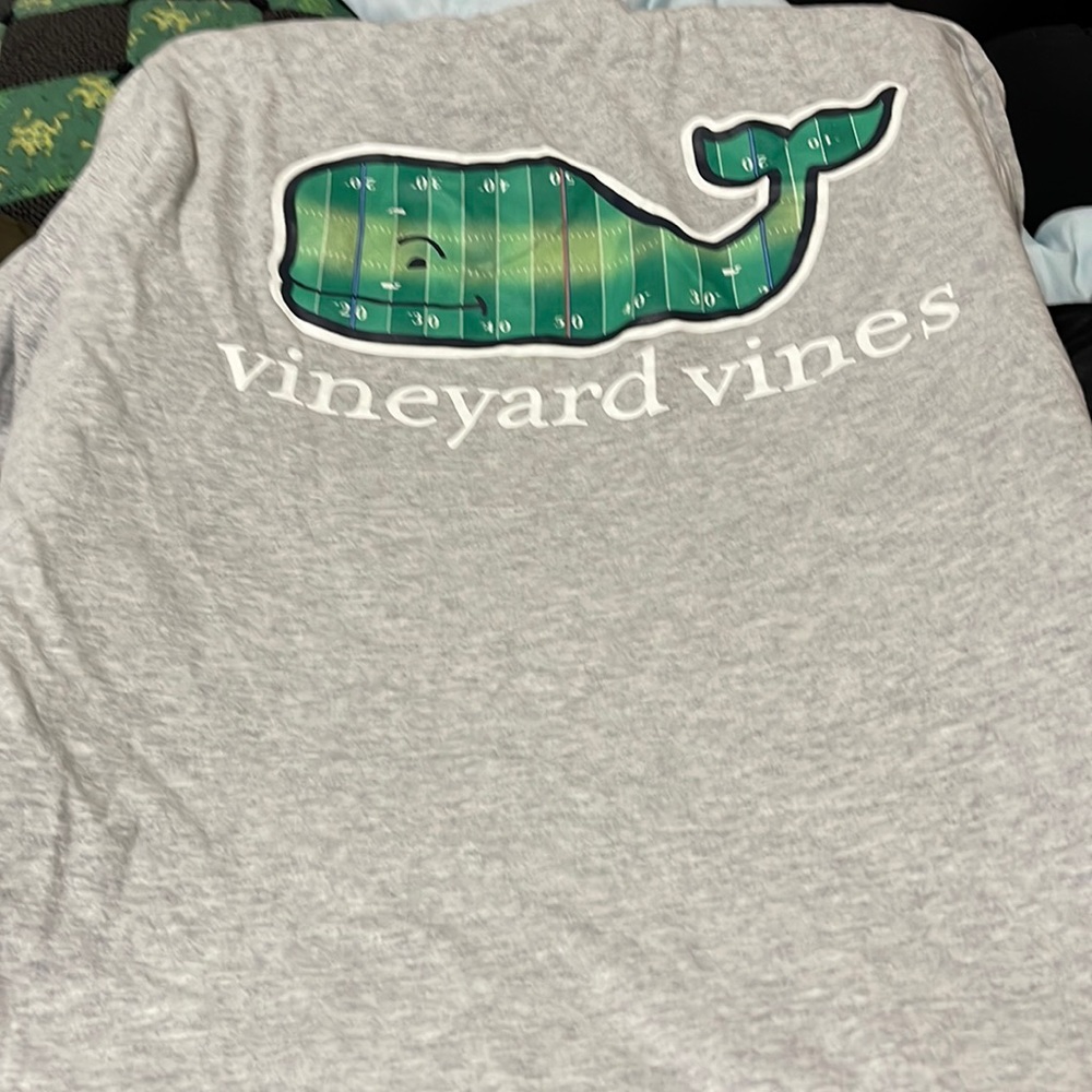 EUC long sleeve VV shirt